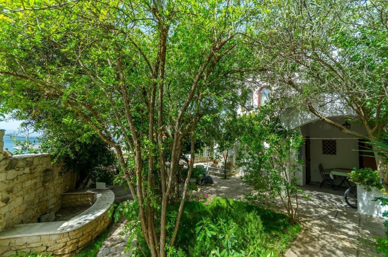 Apartments Doria - 20M From Beach Трогир Экстерьер фото
